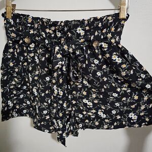 EUC WORN ONCE AMERICAN EAGLE OUTFITTERS FLORAL CULOTTE SHORTS BELTED SIZE M